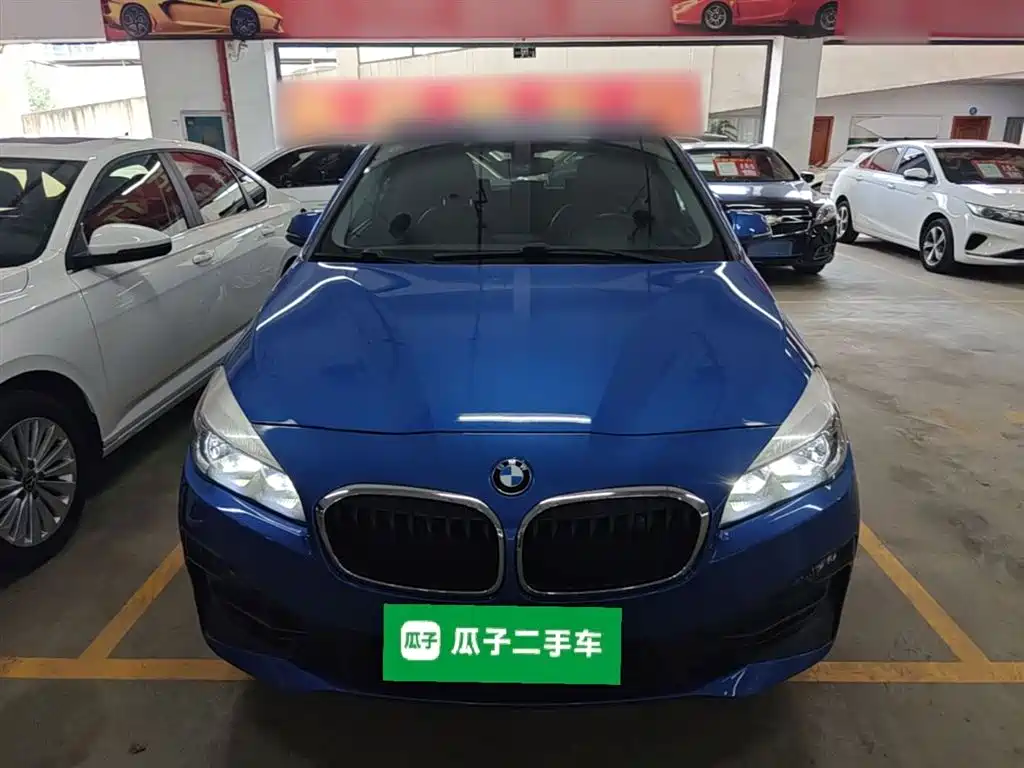 BMW 2 Series Touring 2018 218i Sport Line фото 3