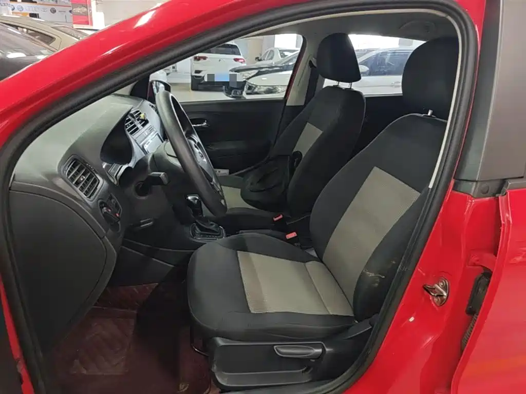 Volkswagen Polo 2016 1.4L Automatic Trend фото 15