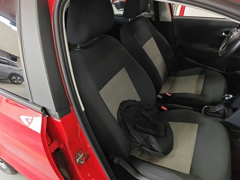 Volkswagen Polo 2016 1.4L Automatic Trend фото 25