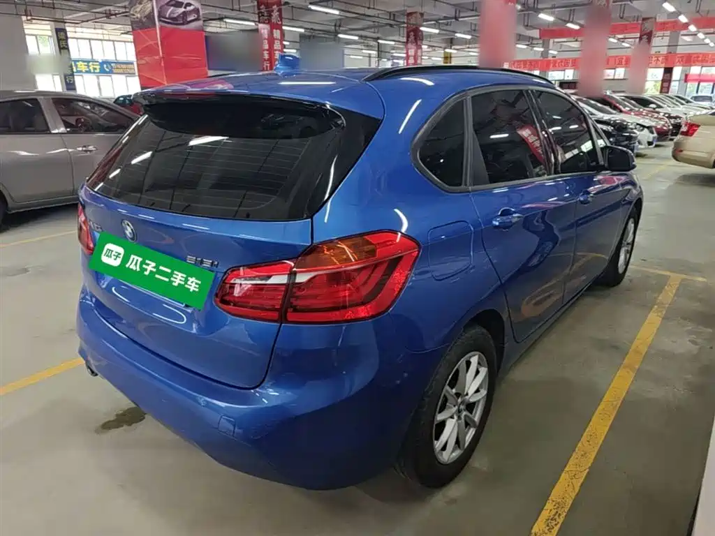 BMW 2 Series Touring 2018 218i Sport Line фото 7