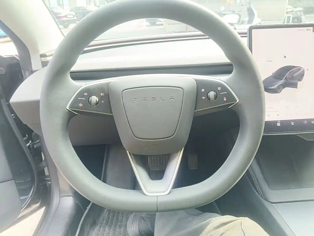 Фото 11 - Tesla Model 3