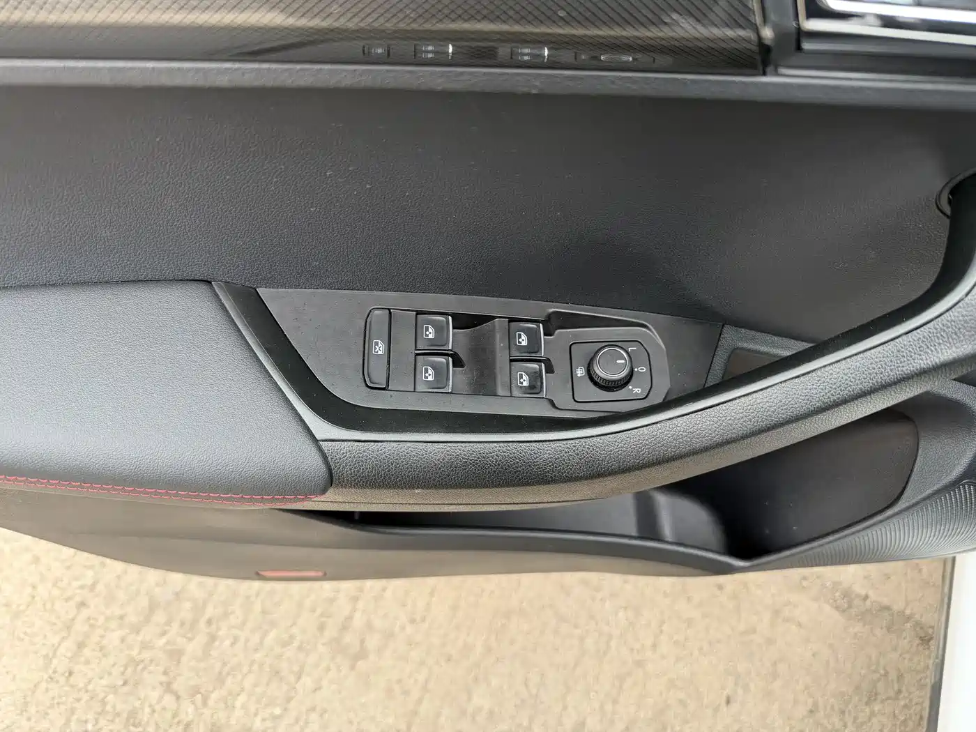 Škoda Karoq 2023 TSI280 Premium Edition фото 10