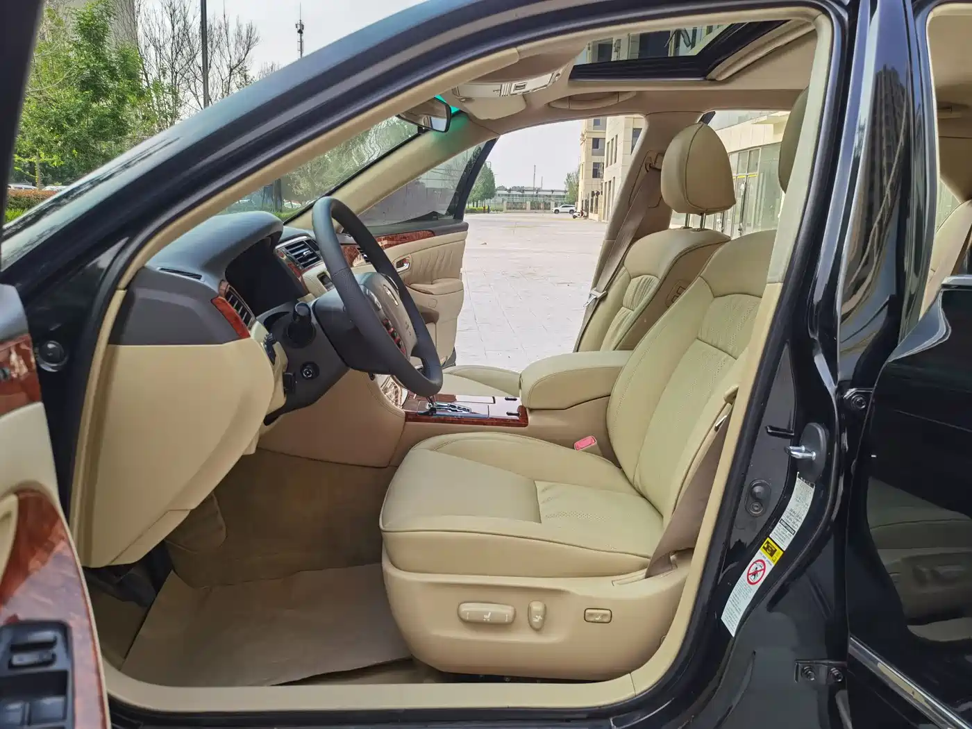 Toyota Crown 2011 2.5L Royal Leather Sunroof Special Edition фото 4
