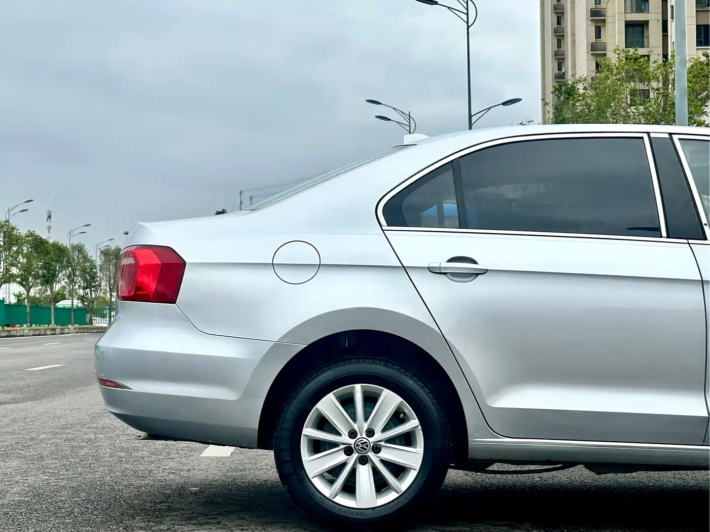 Volkswagen Jetta 2015 1.6L Automatic Luxury фото 8