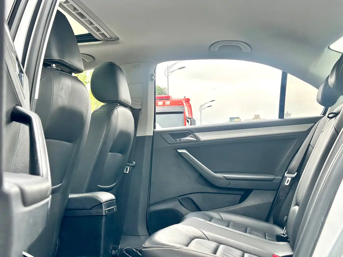Volkswagen Jetta 2015 1.6L Automatic Luxury фото 35