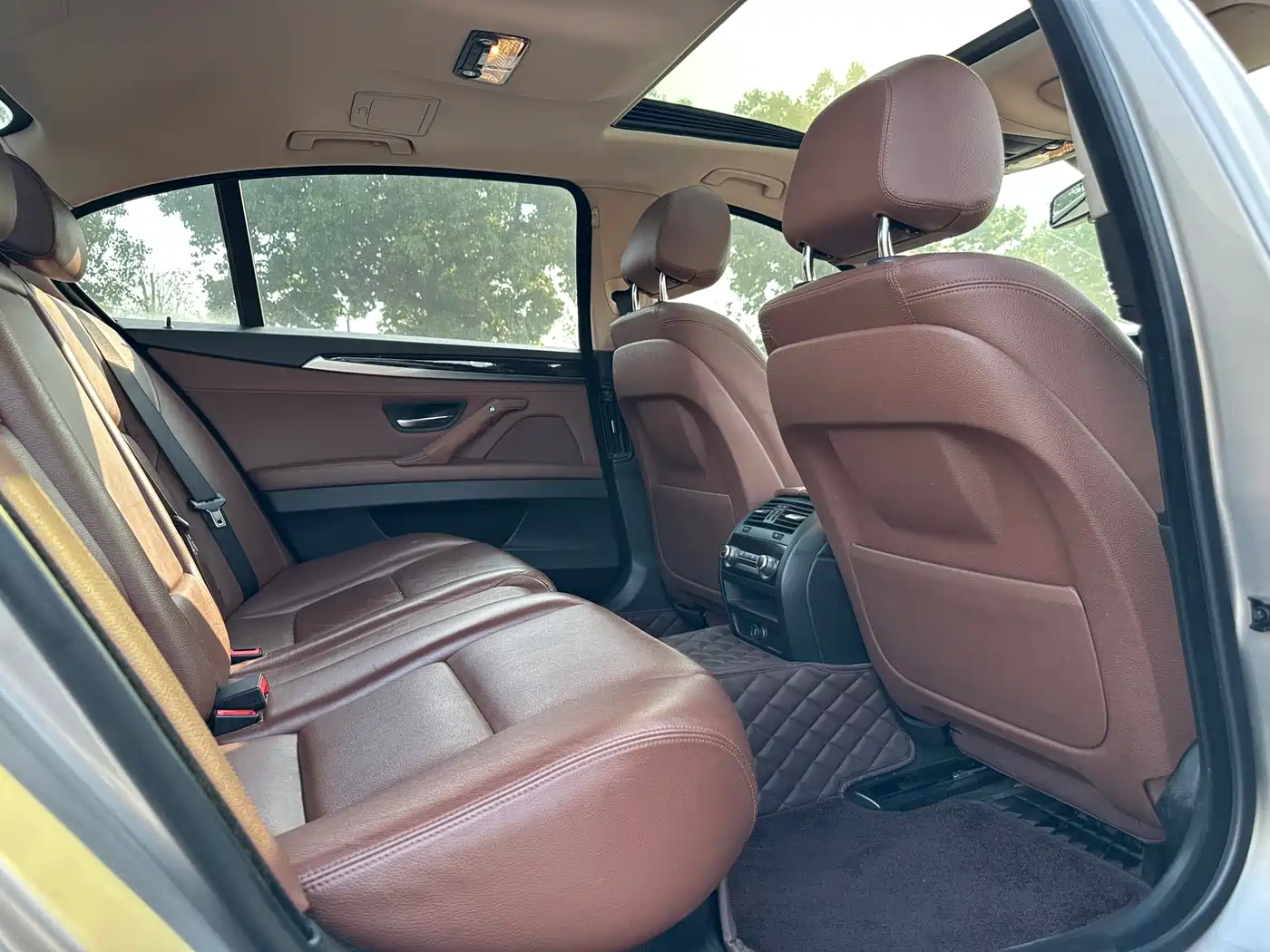 BMW 5 Series 2014 528Li Leading Edition фото 15
