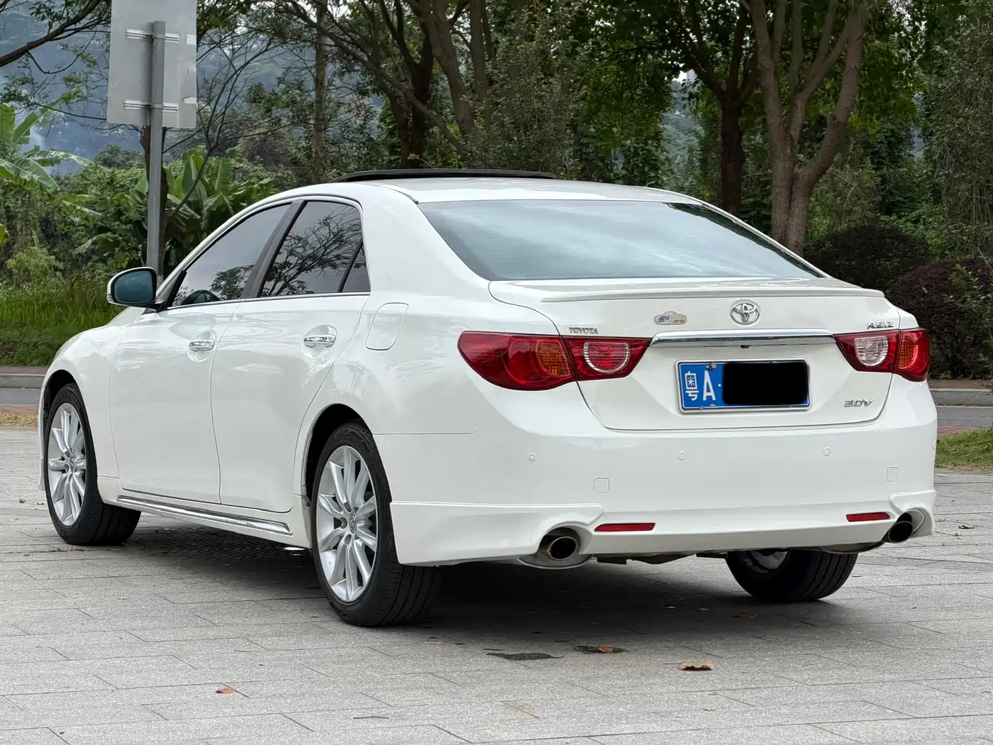 Toyota Reiz 2010 3.0V Style Flagship Navigation Edition фото 8