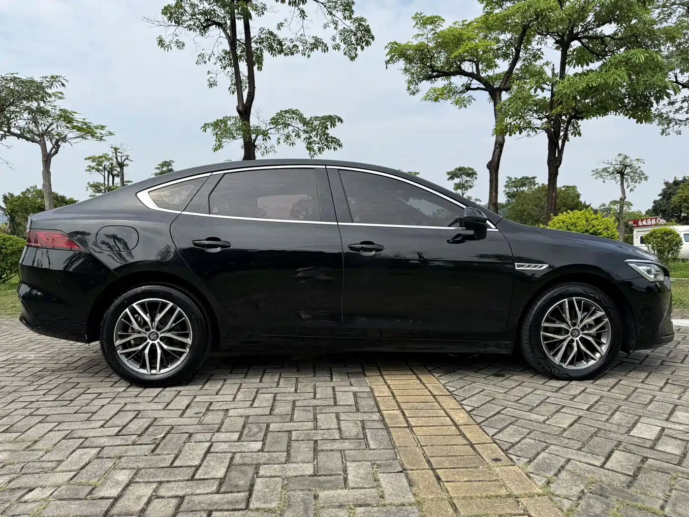 BYD Qin PLUS 2021 DM-i 120KM Flagship фото 5