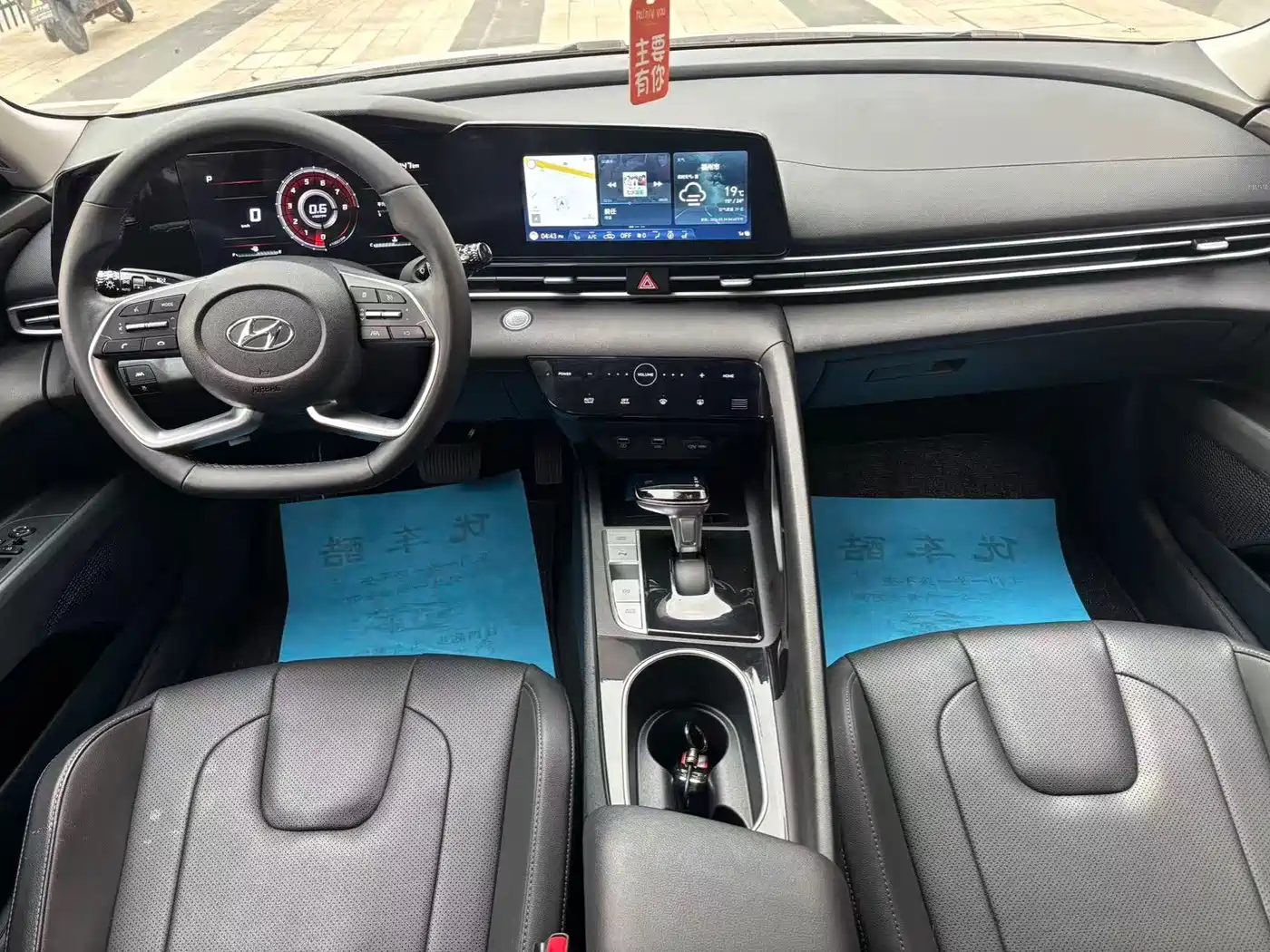 Hyundai Elantra 2022 1.5L CVT LUX Premium Edition фото 6