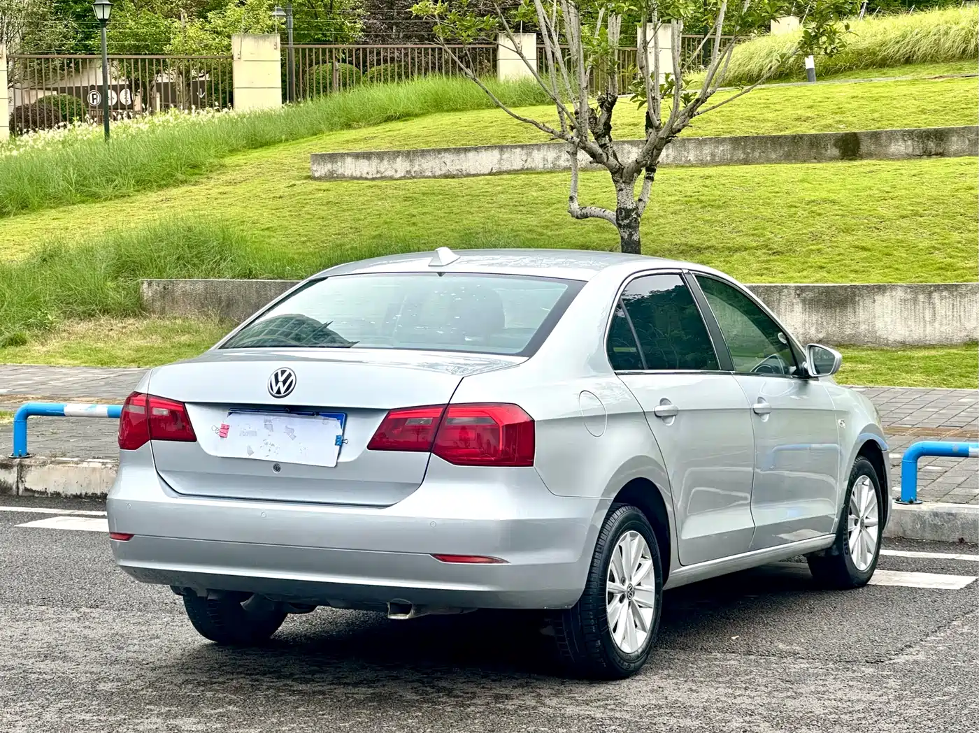 Volkswagen Jetta 2015 1.6L Automatic Luxury фото 4