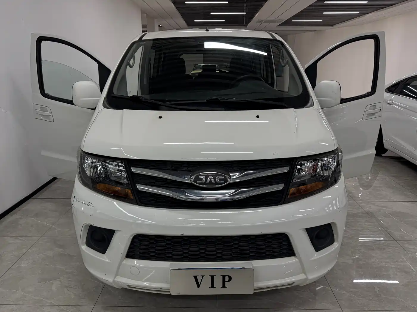 Photo 4 - JAC Refine M3
