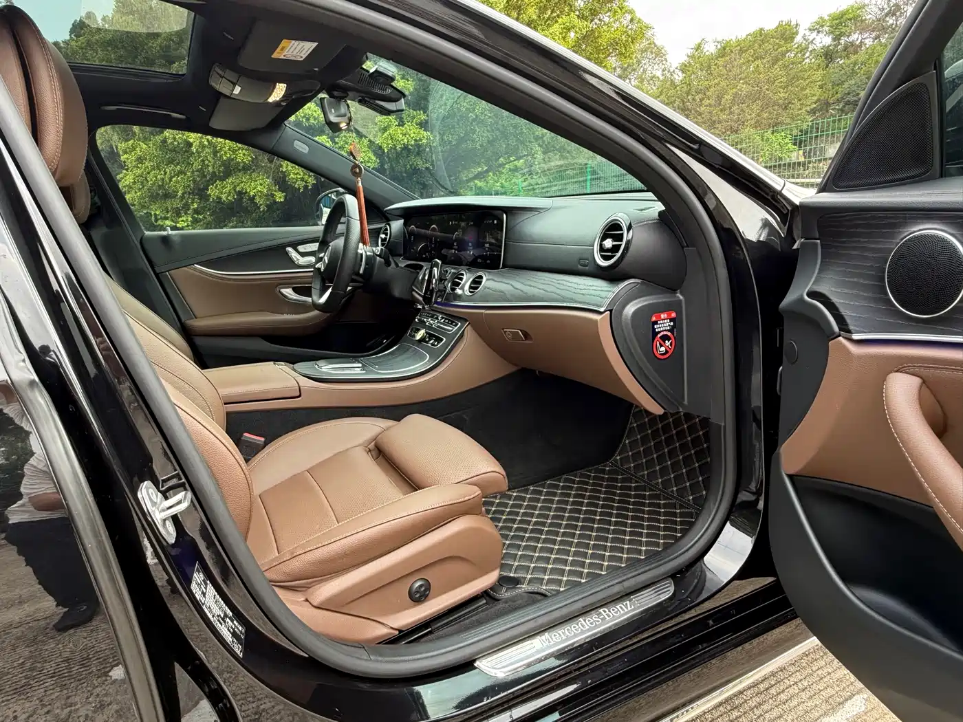 Mercedes-Benz E-Class New Energy 2022 Facelift II E 350 e L Plug-in Hybrid Sports Sedan фото 9