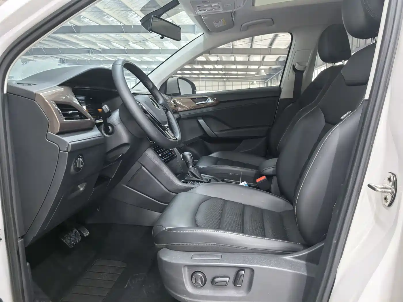 Volkswagen Tharu 2022 280TSI FWD Luxury Edition фото 12