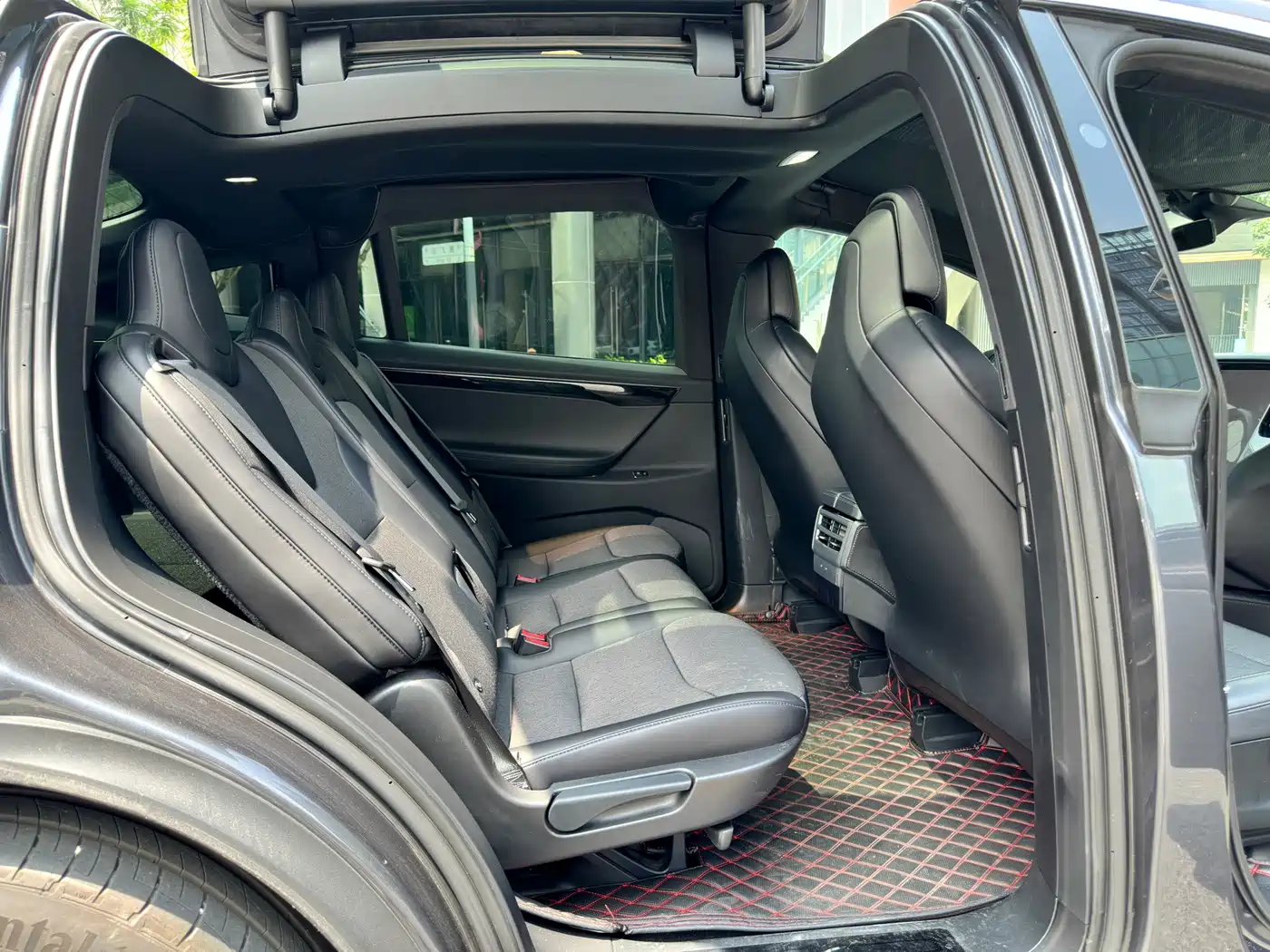 Фото 13 - Tesla Model X