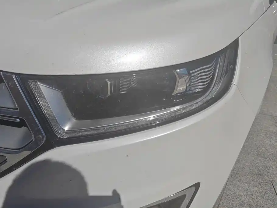Photo 5 - Ford Edge