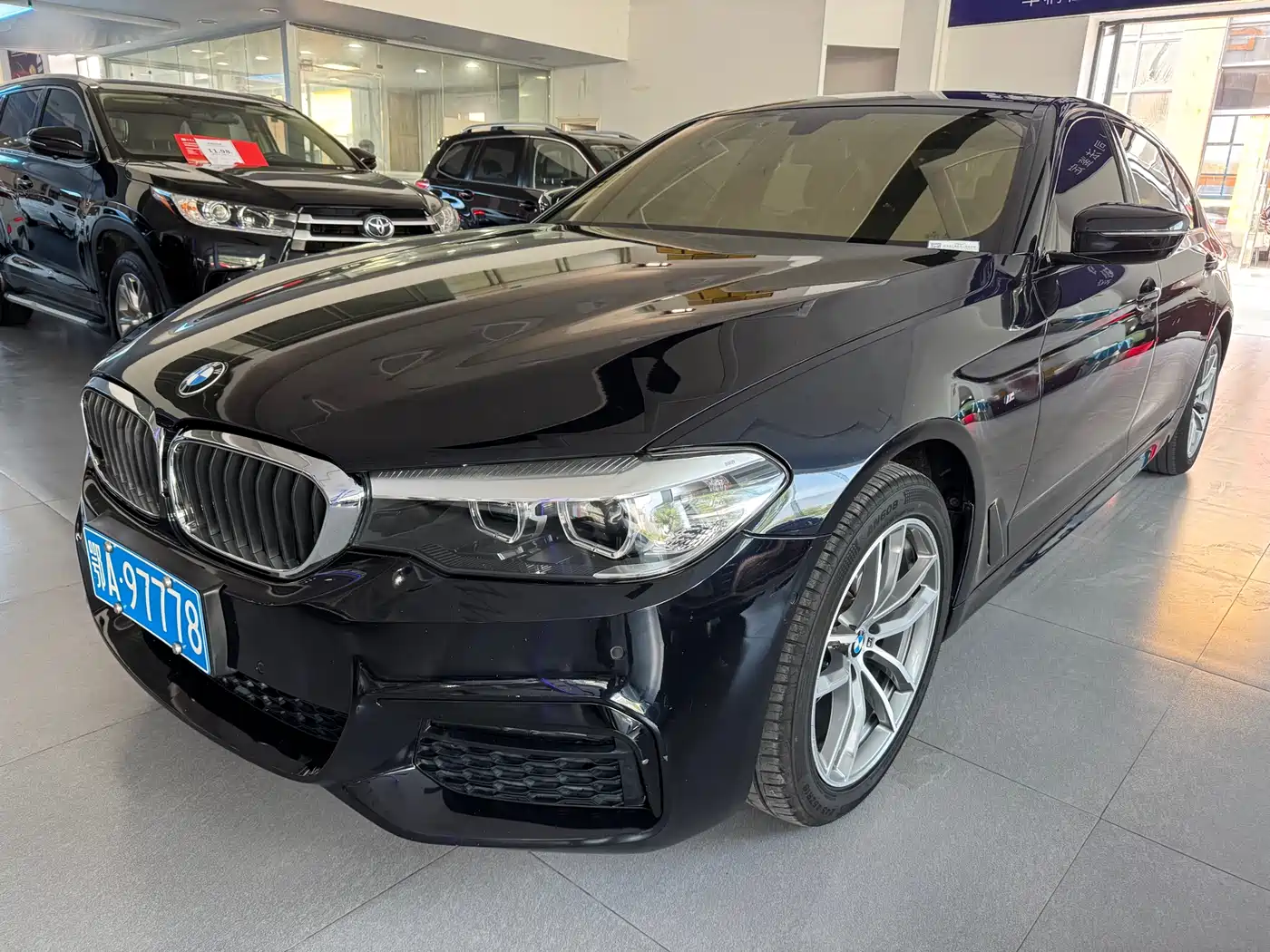 BMW 5 Series 2019 525Li M Sport Package