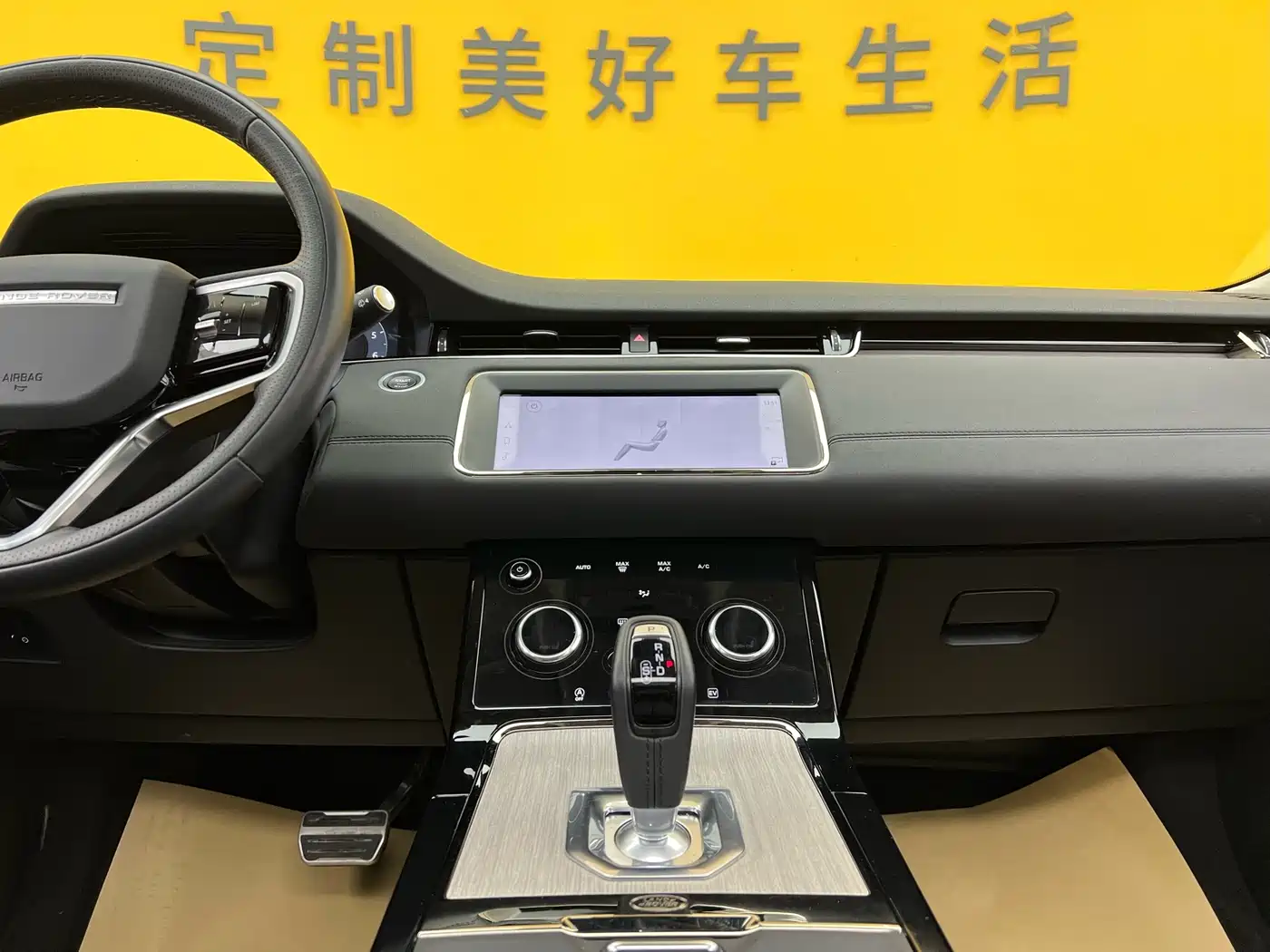 Land Rover Range Rover Evoque New Energy 2022 Range Rover Evoque L P300e Plug-in Hybrid фото 12
