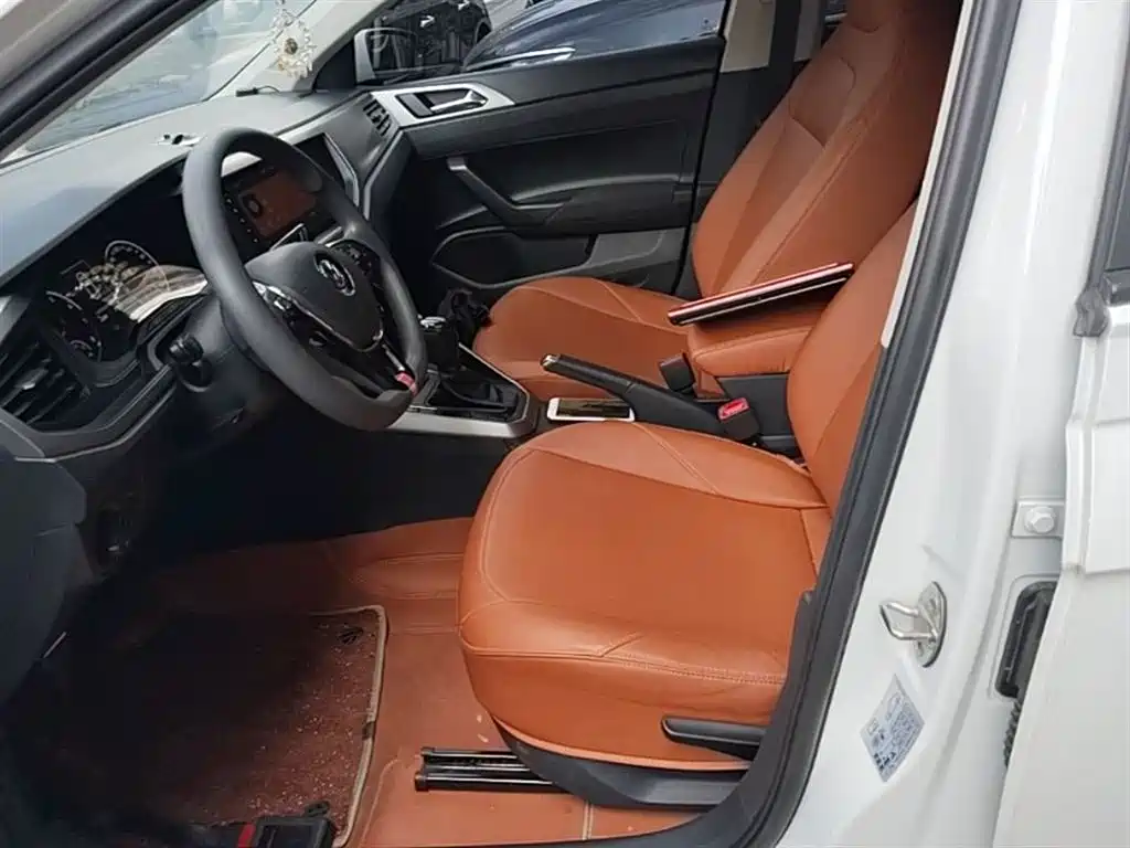 Volkswagen Polo 2019 Plus 1.5L Automatic Panorama Enjoyment Edition фото 15