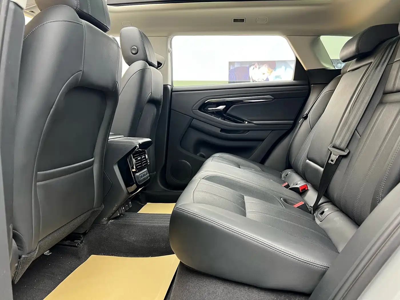 Land Rover Range Rover Evoque New Energy 2022 Range Rover Evoque L P300e Plug-in Hybrid фото 23