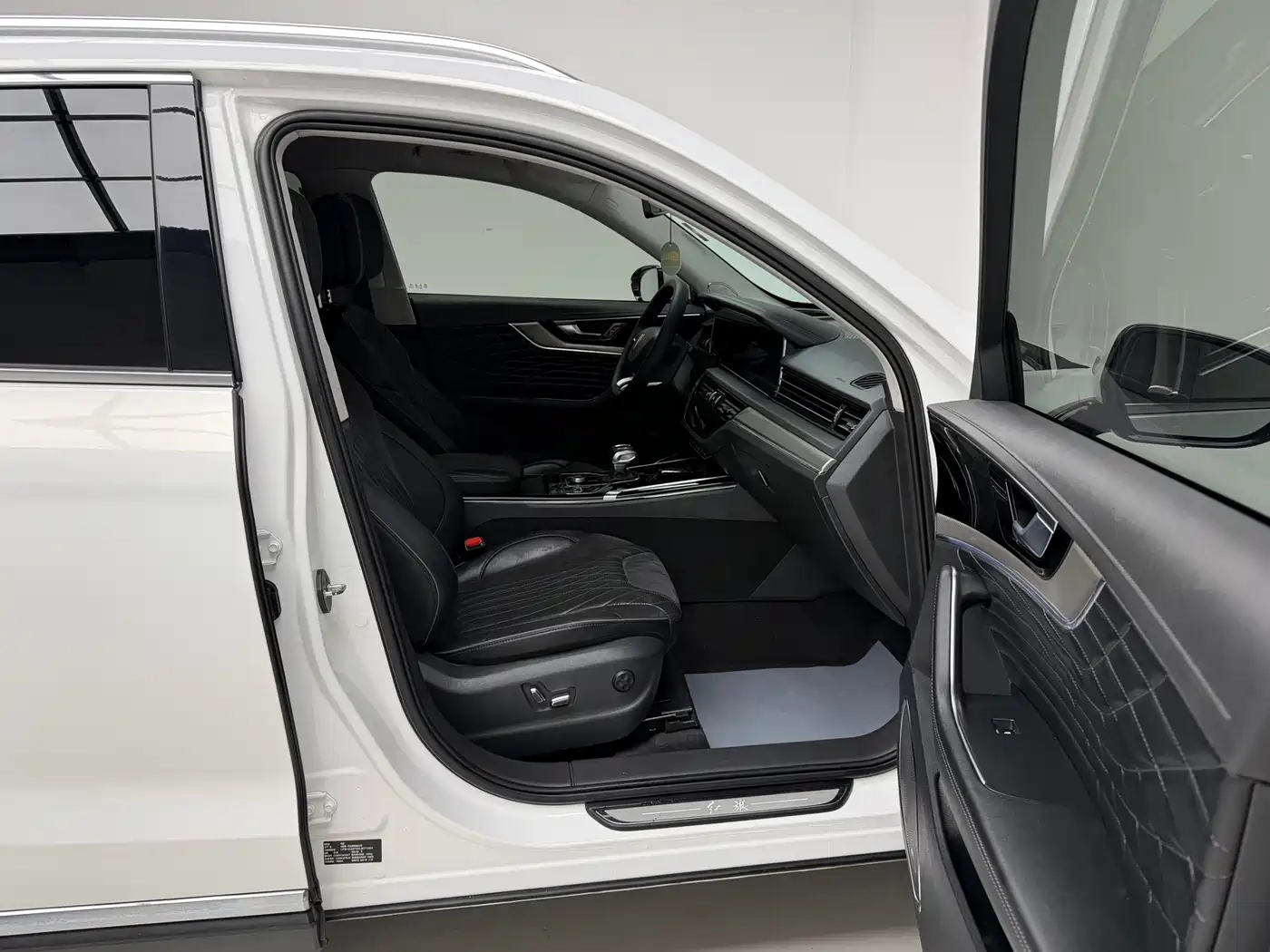 Hongqi HS5 2022 Facelift 2.0T Smart Flag Enjoyment AWD Edition фото 11