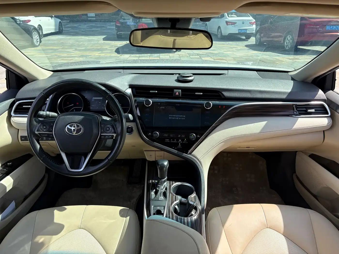 Фото 6 - Toyota Camry