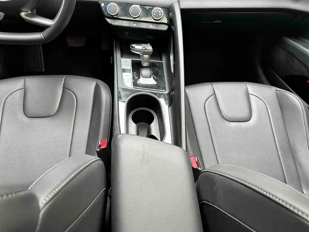 Hyundai Elantra 2023 1.5L CVT GLX Elite Edition фото 9