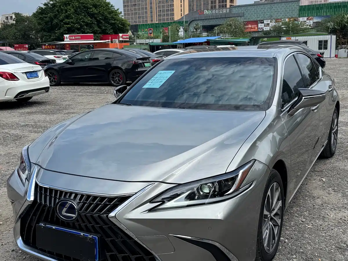 Lexus ES 2022 300h Ultimate Edition