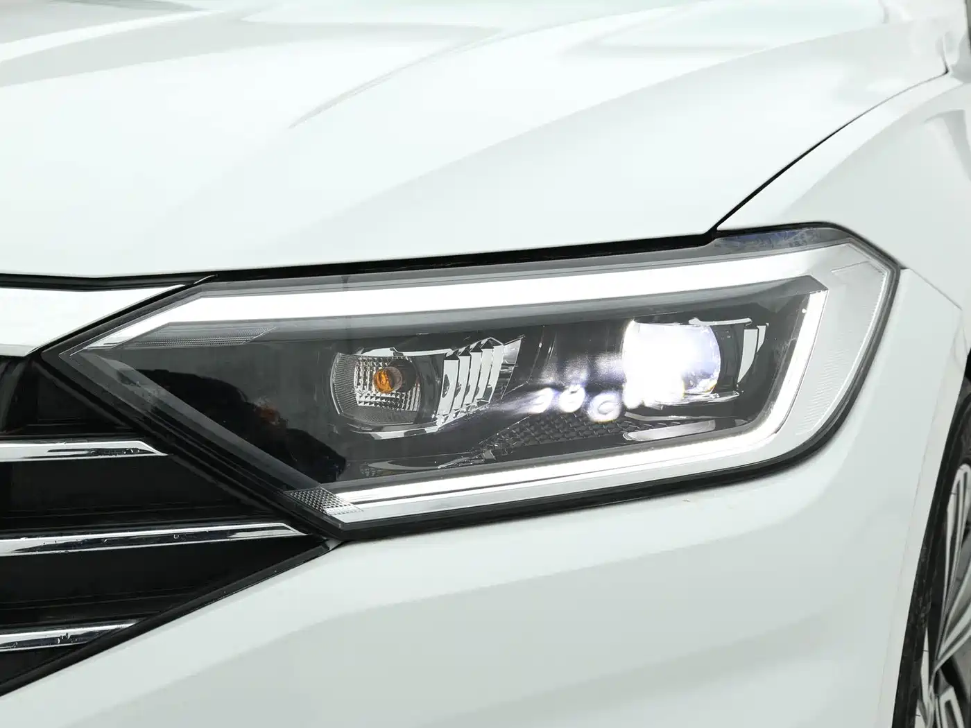Volkswagen Sagitar 2022 280TSI DSG Surpassing Edition фото 8