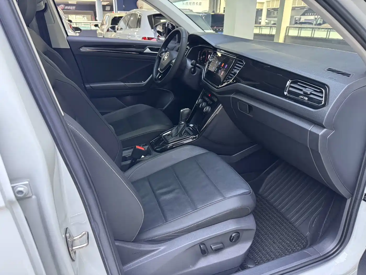 Volkswagen T-Roc, миниатюра 13