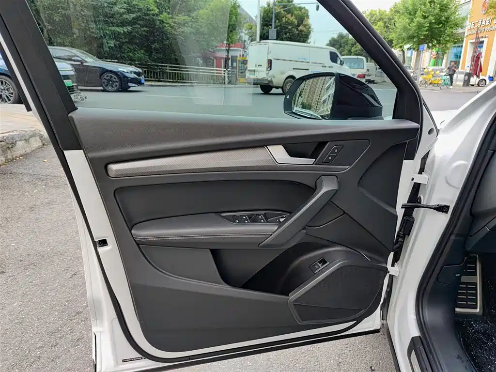 Audi Q5L 2023 40T Luxury Dynamic фото 6