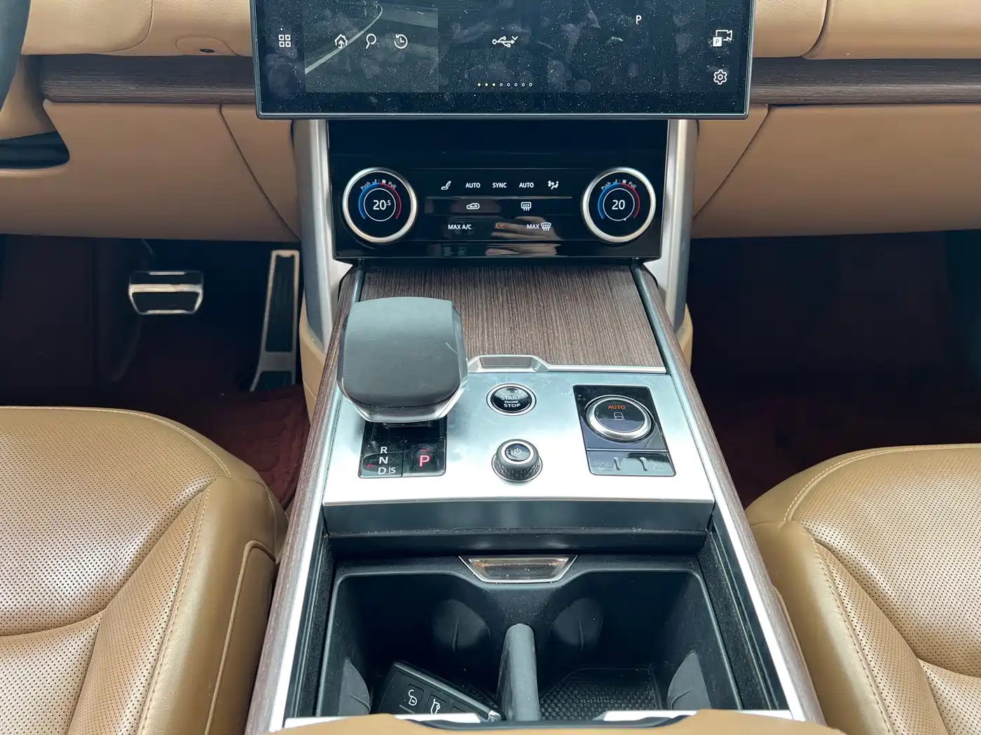 Land Rover Range Rover 2023 3.0 L6 400PS Golden Age 7-Seater Long Wheelbase фото 9