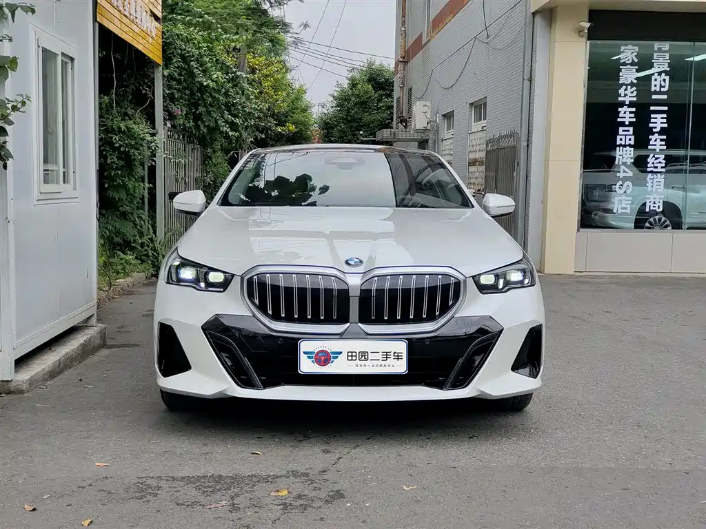BMW 5 Series (Import) 2024 Model 525i M Sport Package фото 2
