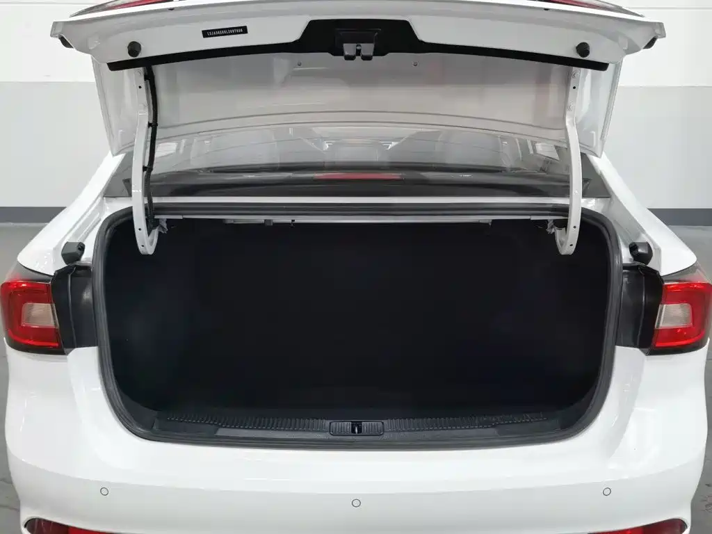 Photo 16 - Roewe i5