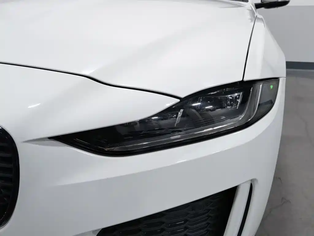 Photo 7 - Jaguar XEL