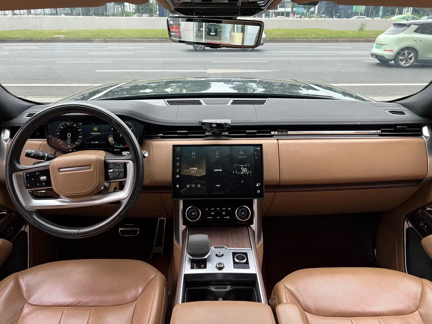 Land Rover Range Rover 2023 3.0 L6 400PS Golden Age 7-Seater Long Wheelbase фото 11