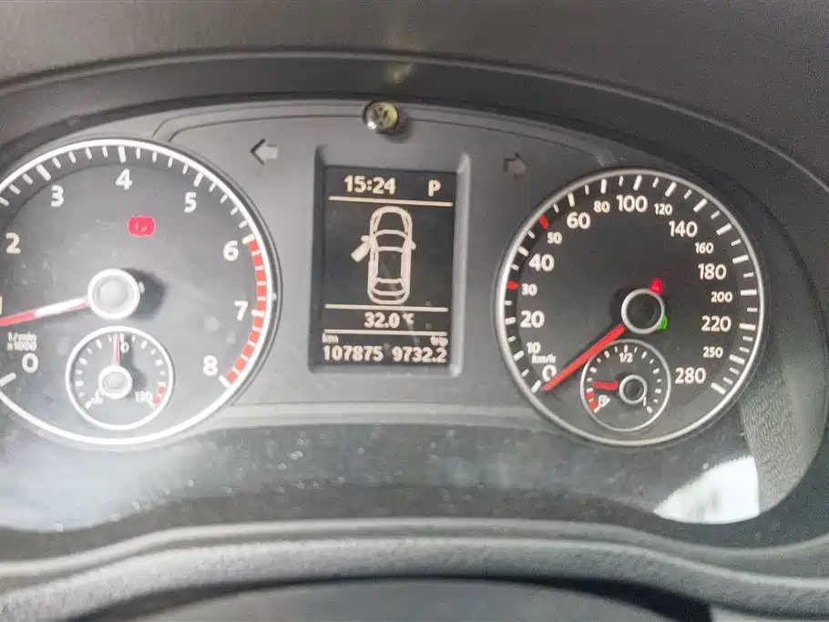 Volkswagen Passat 2015 1.8TSI DSG Honor Edition фото 14