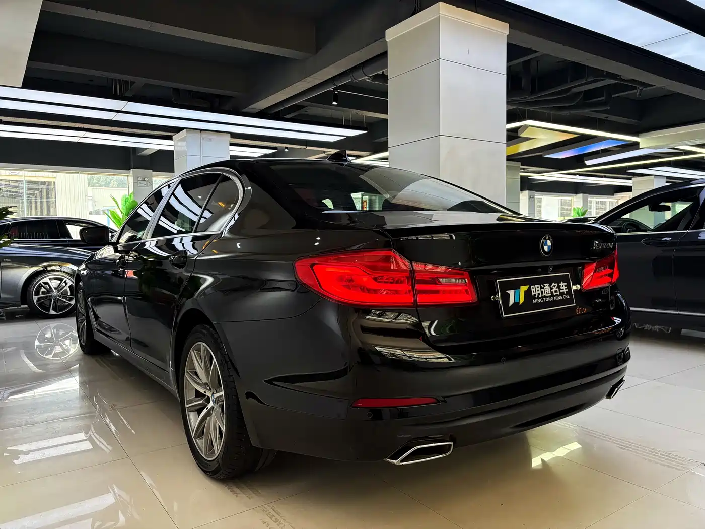 BMW 5 Series 2018 528Li Launch Special Edition фото 5
