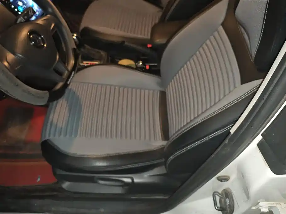 Volkswagen Polo 2018 1.5L Auto Safe Drive фото 9