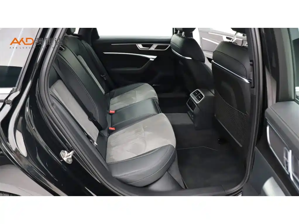 Фото 8 - Audi A6L