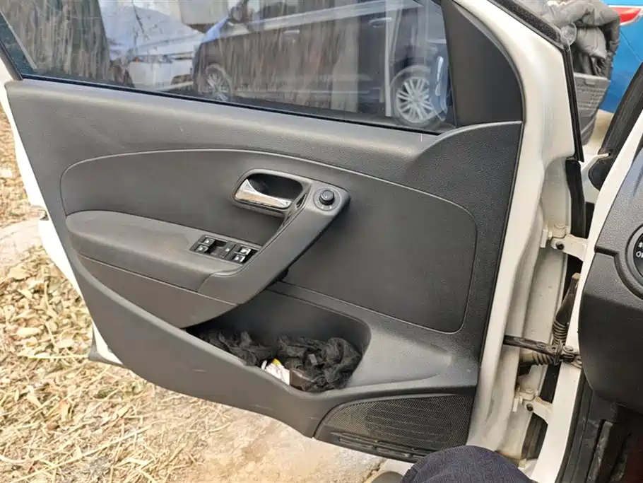 Volkswagen Polo 2018 1.5L Manual Safe Drive фото 7