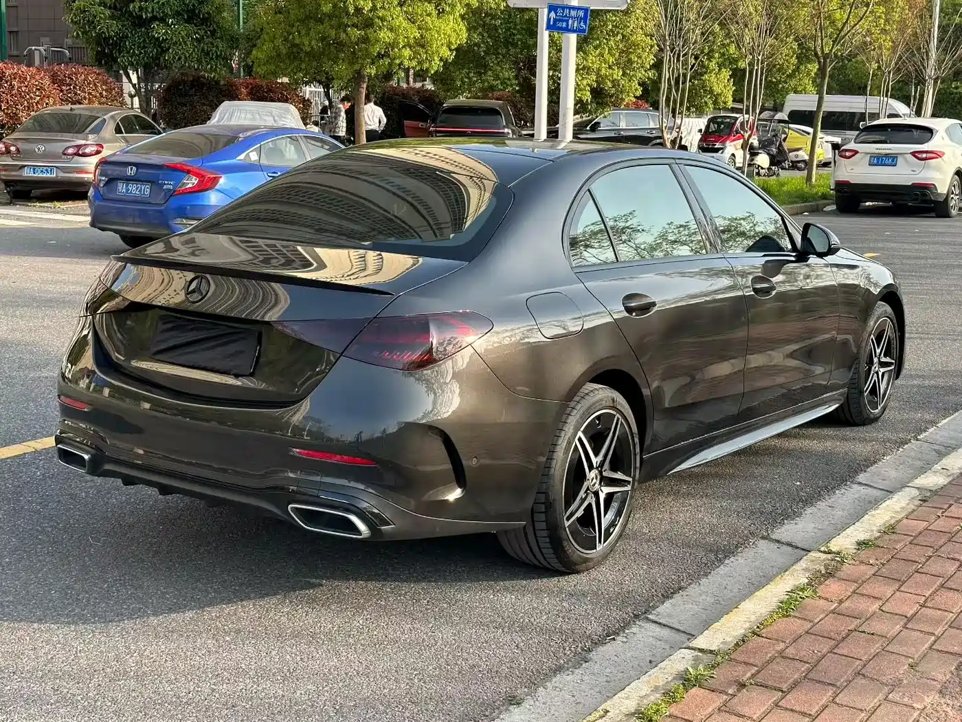 Mercedes-Benz C-Class 2023 C 260 L Night Edition Sport фото 7