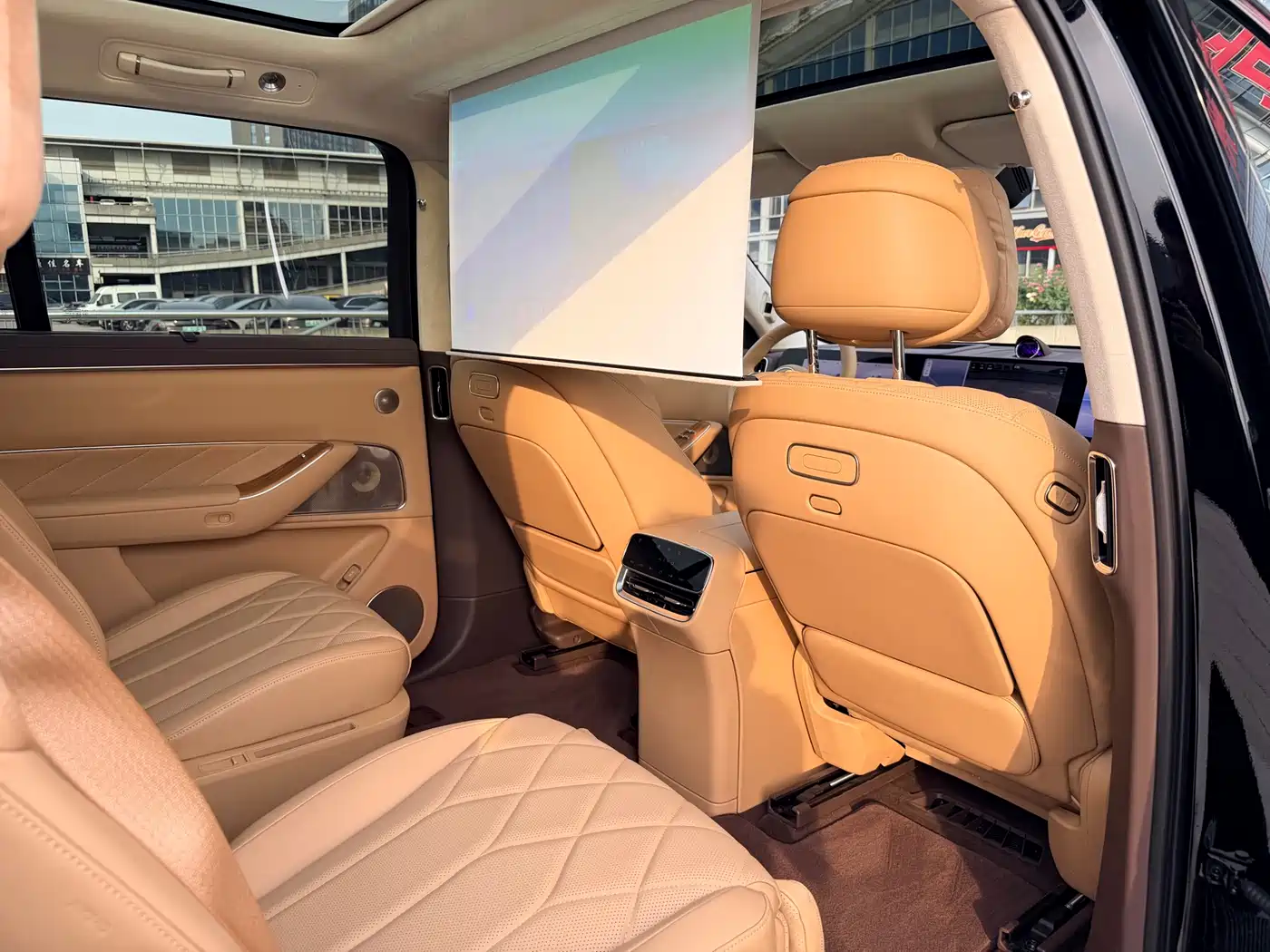AITO Wenjie AITO M8 2025 Extended Range Ultra 53.4kWh 6-Seater фото 14