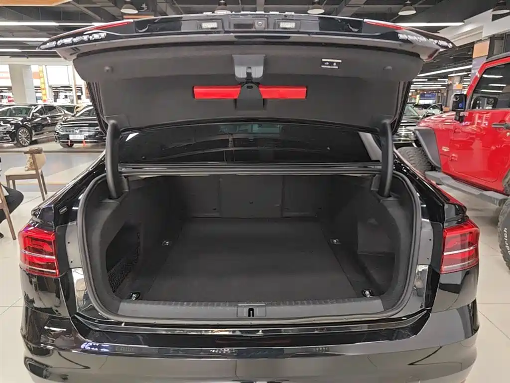 VOLKSWAGEN HUIANG