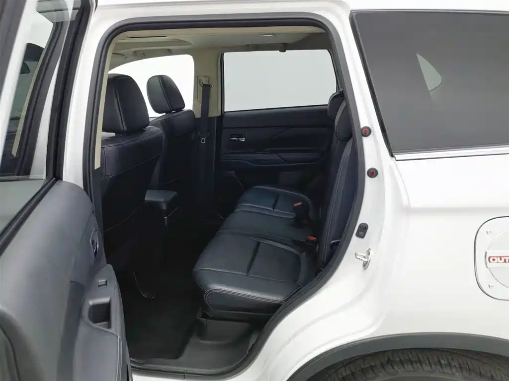 Mitsubishi Outlander (Import) 2014 2.4L 4WD Luxury Value Edition 5-seater фото 15