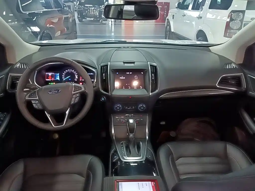 Фото 10 - Ford Edge