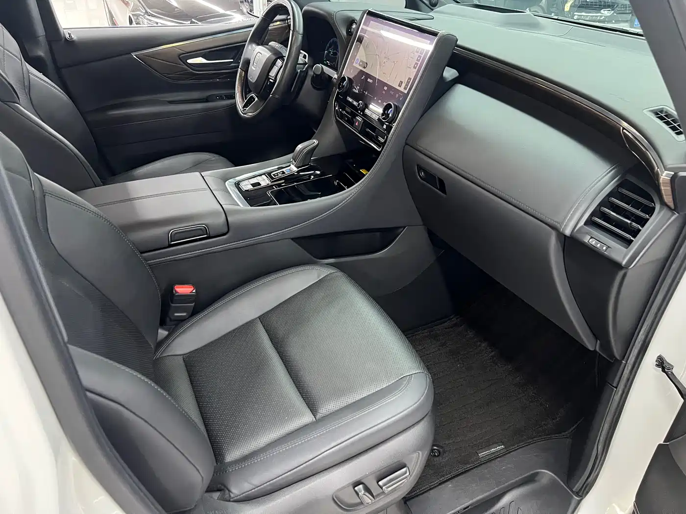 Toyota Vellfire 2024 Crown Hybrid 2.5L Executive Premium Edition фото 25