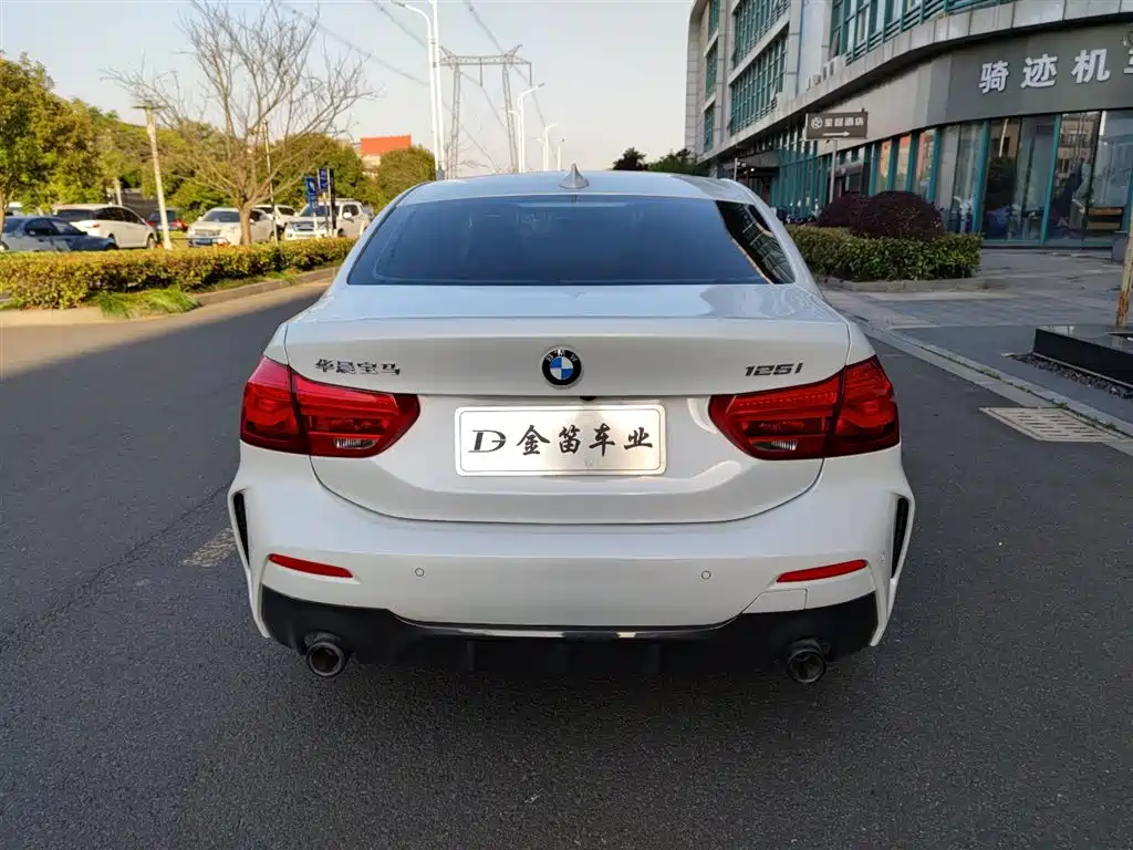 BMW 1 Series 2021 125i M Sport Black Night Edition фото 11