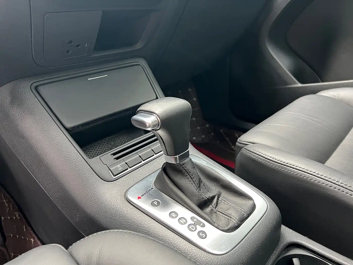 Volkswagen Tiguan 2010 1.8TSI Automatic 4WD Elite фото 17