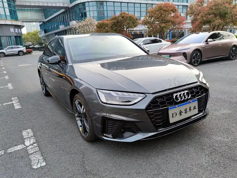 Audi A4L 2022 40 TFSI Luxury Dynamic фото 3