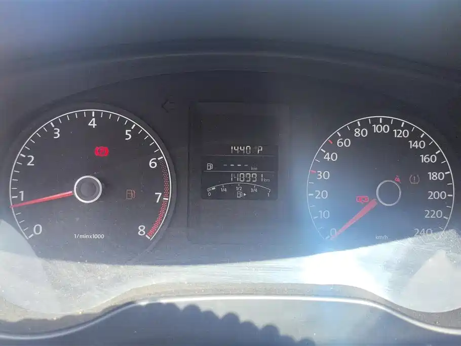 Volkswagen Sagitar 2012 1.6L Automatic Comfort Type фото 14
